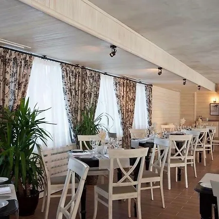Green Life & Self Catering Хотел
