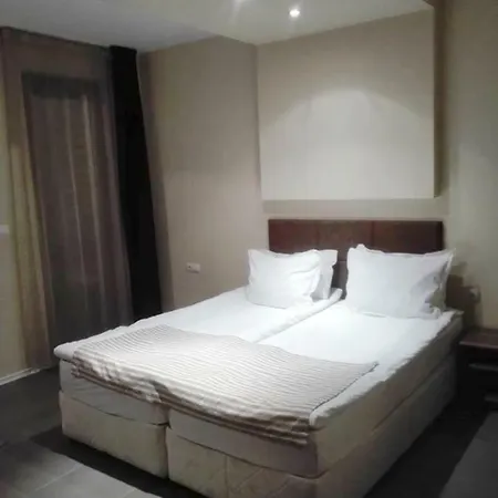 Хотел Green Life & Self Catering 4*